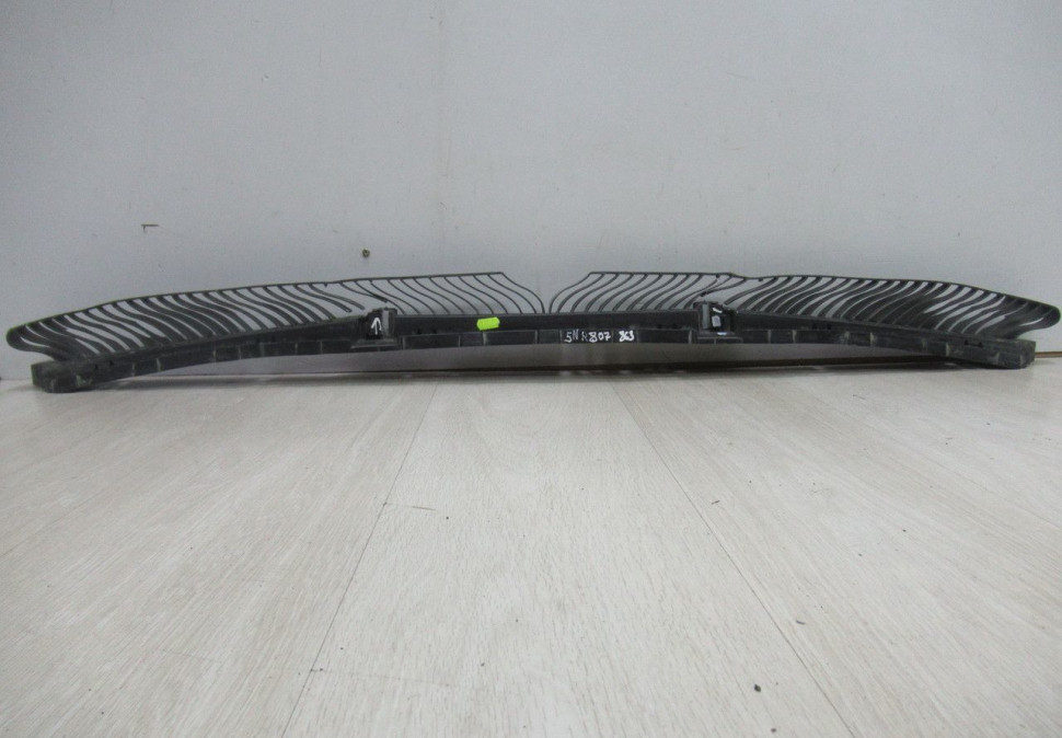 Кронштейн заднего бампера Volkswagen Tiguan 2 oem 5nr807863 (мал.трещины)