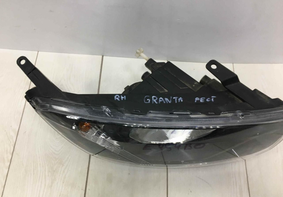 Фара правая Lada Granta рест галоген (18>) oem 219003711010 (скл-3)