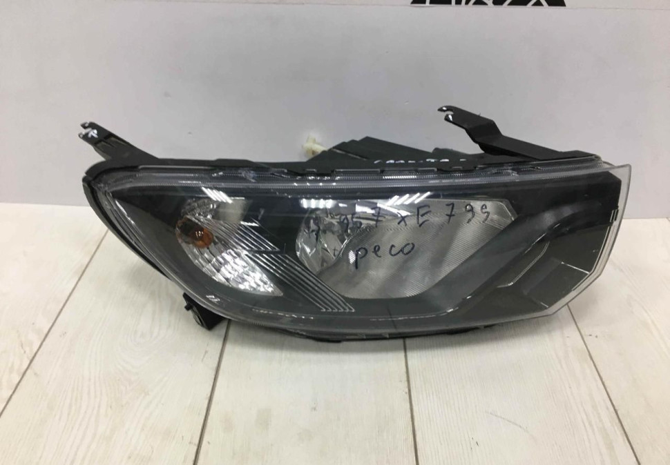 Фара правая Lada Granta рест галоген (18>) oem 219003711010 (скл-3)