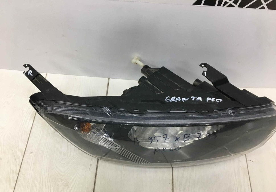 Фара правая Lada Granta рест галоген (18>) oem 219003711010 (скл-3)