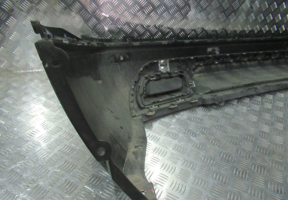 Спойлер заднего бампера Volkswagen Teramont oem 3cn807521