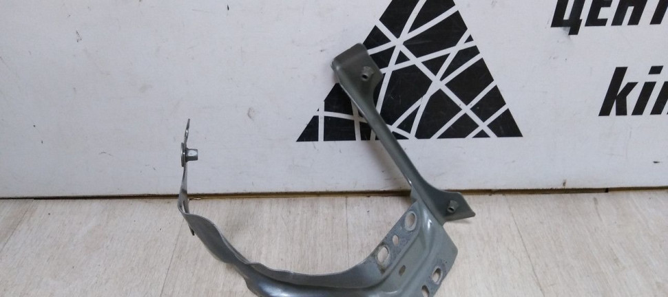 Кронштейн крыла правый Volkswagen Tiguan 2 oem 5na821136B