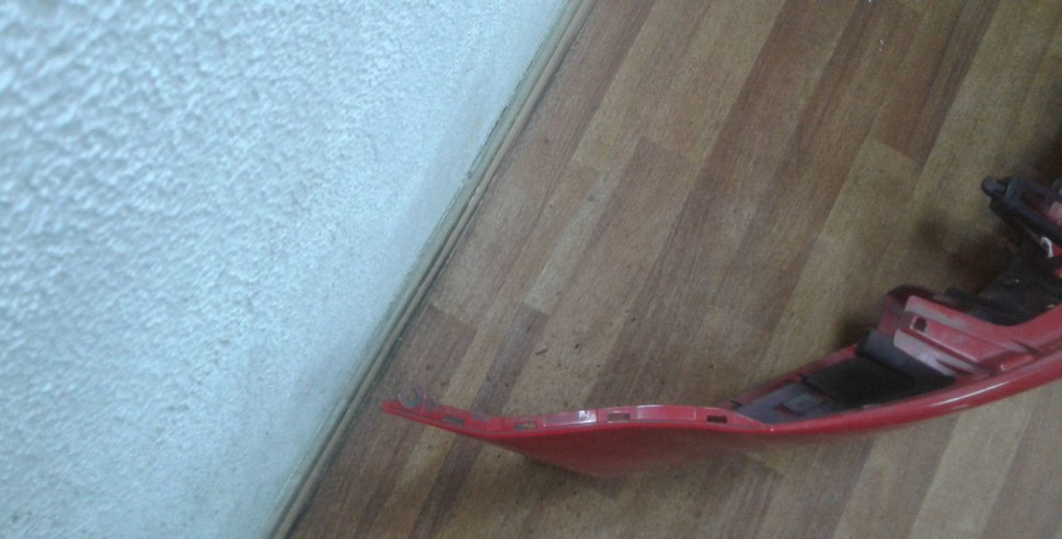 Бампер передний Volkswagen Polo х/б oem 6R0807221 (трещины) Бампер передний Volkswagen Polo х/б oem 6R0807221 (трещины)