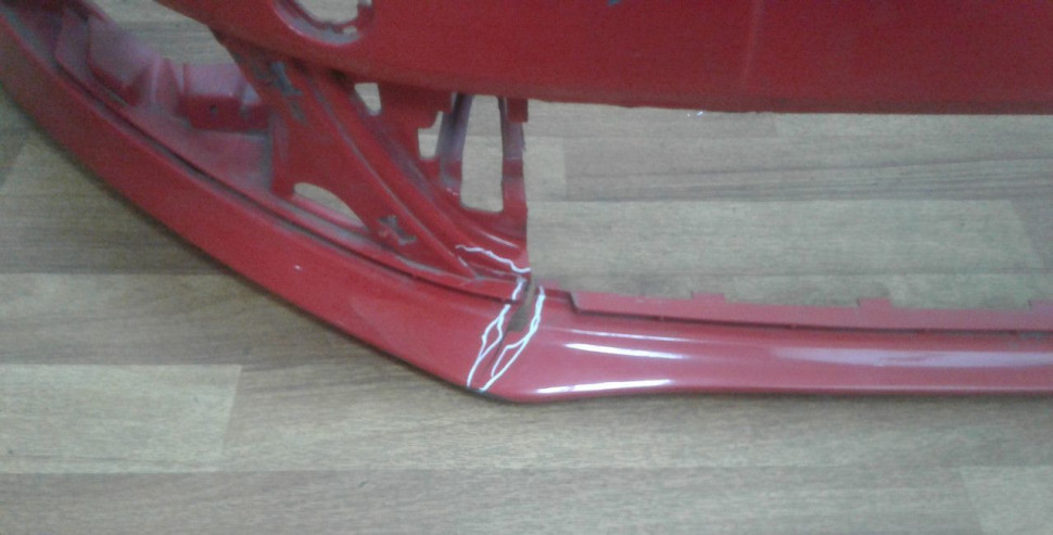 Бампер передний Volkswagen Polo х/б oem 6R0807221 (трещины) Бампер передний Volkswagen Polo х/б oem 6R0807221 (трещины)