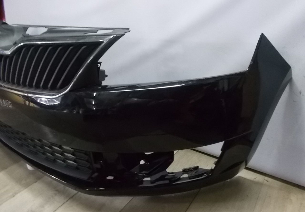 Бампер передний бу Skoda Rapid OEM 60U807221F