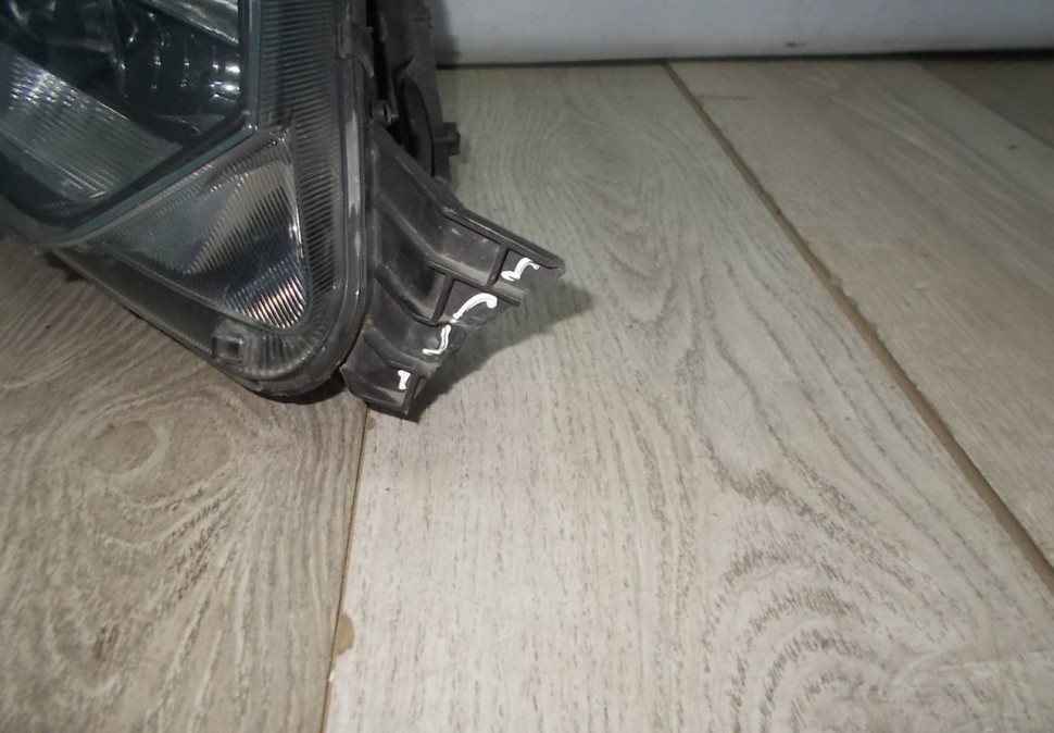 Фара правая бу Skoda Yeti OEM 5L1941016D Фара правая бу Skoda Yeti OEM 5L1941016D