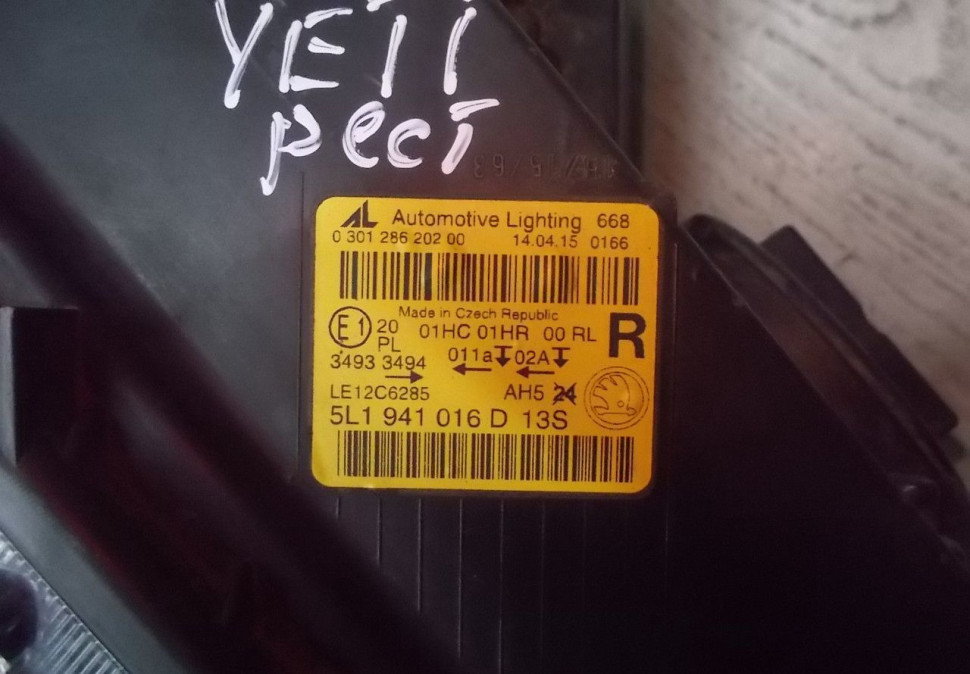 Фара правая бу Skoda Yeti OEM 5L1941016D Фара правая бу Skoda Yeti OEM 5L1941016D