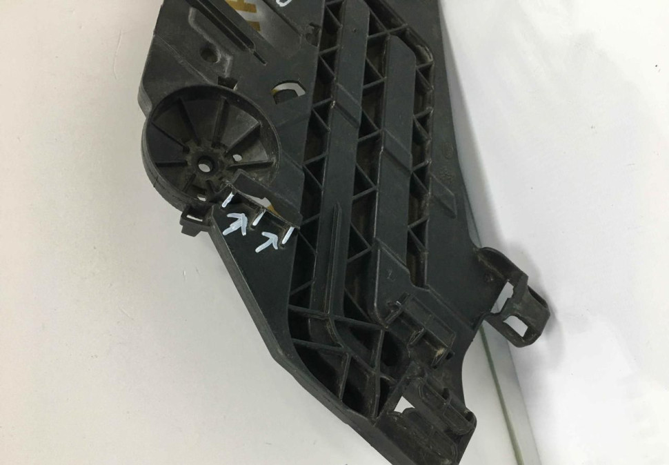 Кронштейн фары левый Skoda Octavia А5 2004 OEM 1Z0941463