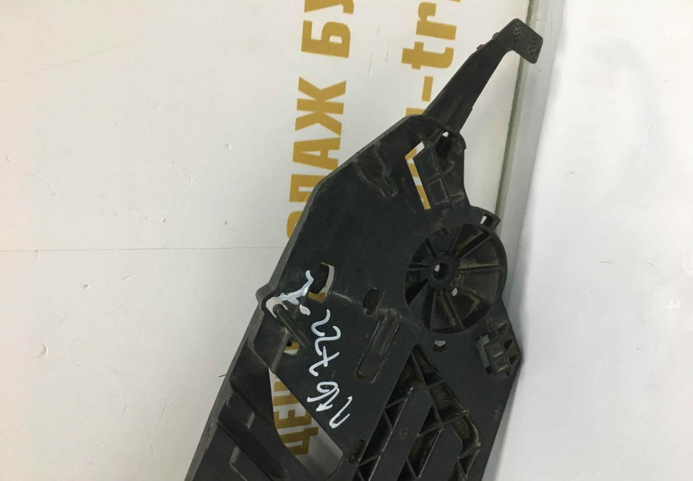Кронштейн фары левый Skoda Octavia А5 2004 OEM 1Z0941463