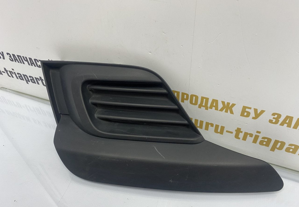 Решетка противотуманной фары левая Logan 2 рестайлингт OEM 269163039R