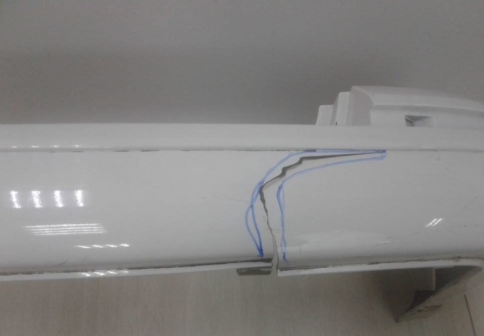Бампер задний Volkswagen Transporter T6 oem 7e5807417c (трещина) Бампер задний Volkswagen Transporter T6 oem 7e5807417c (трещина)