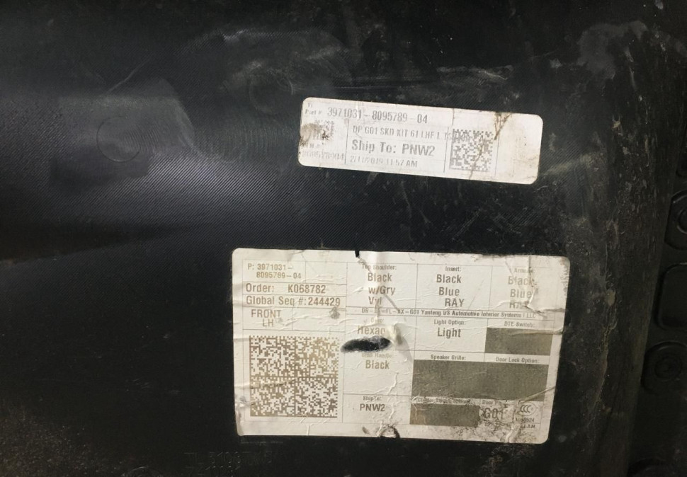 Обивка двери передняя левая BMW X3 G01 OEM 7410281