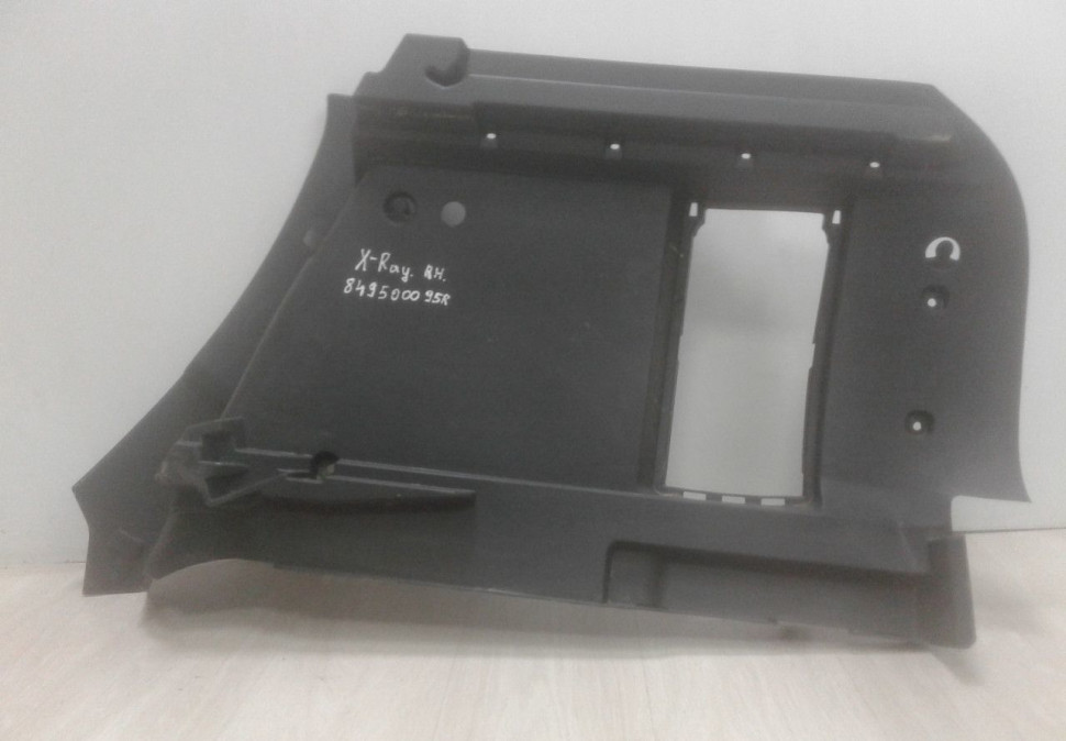 Обшивка багажника правая Lada X-ray oem 849500095r (слом.3. направляющие ) (скл-3)