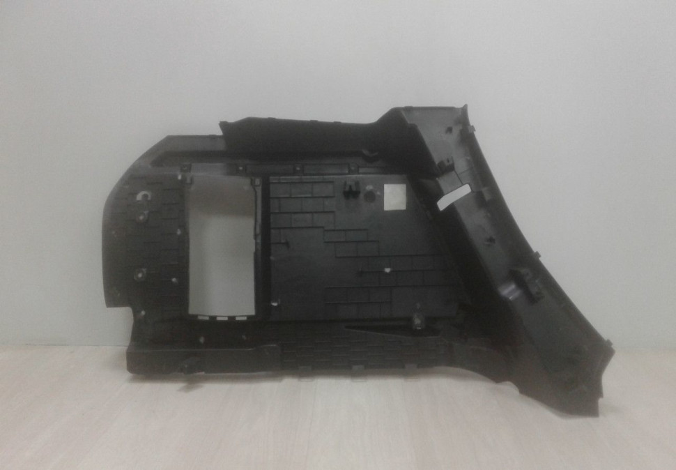 Обшивка багажника правая Lada X-ray oem 849500095r (слом.3. направляющие ) (скл-3) Обшивка багажника правая Lada X-ray oem 849500095r (слом.3. направляющие ) (скл-3)
