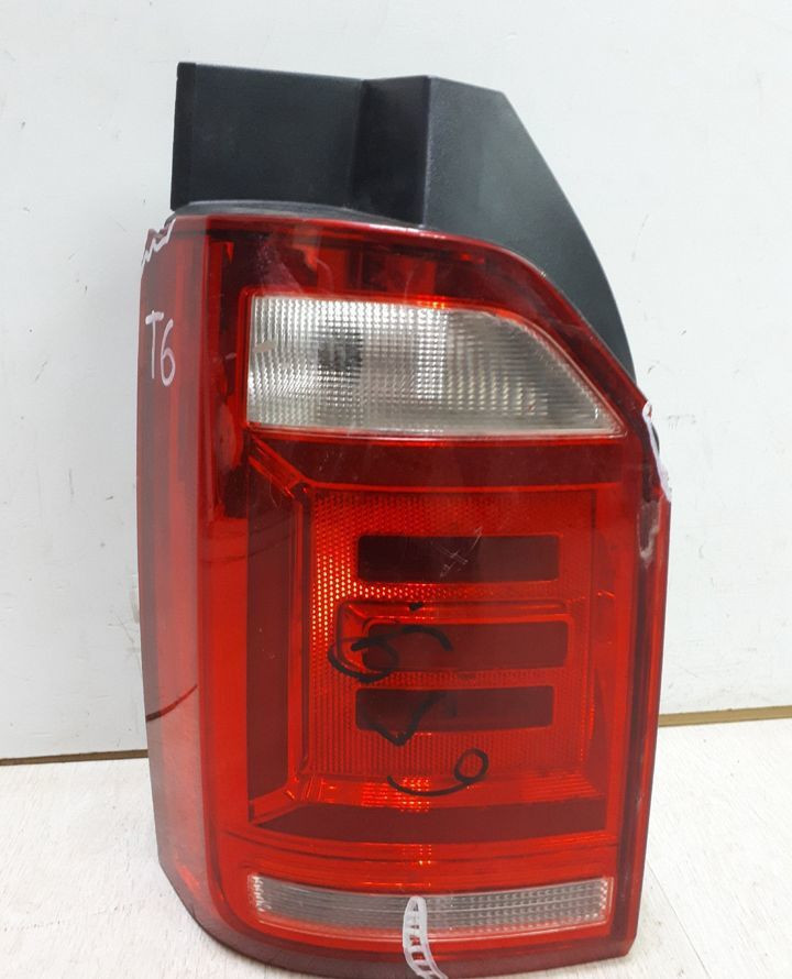 Фонарь левый Volkswagen Caravelle T6 (15>)  oem 7e0945207c
