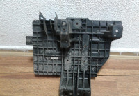 Площадка (поддон) АКБ Hyundai Tucson / ix 35 (сломано крепление) oem 371502y400