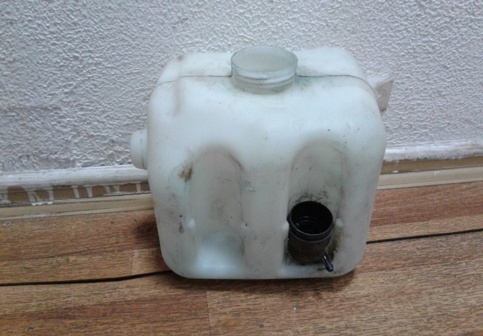 Бачок омывателя Lada Granta oem 21905208406 (скл-3)