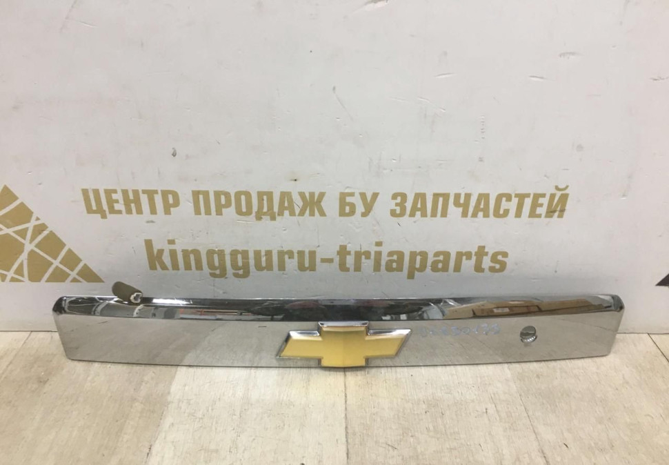 Молдинг крышки багажника  Chevrolet Captiva OEM 96830133