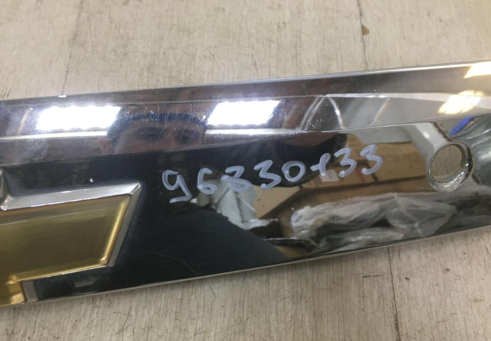 Молдинг крышки багажника  Chevrolet Captiva OEM 96830133