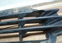 Решетка переднего бампера правая Volkswagen Touareg NF (10>) (слом. часть) oem 7p6853666a