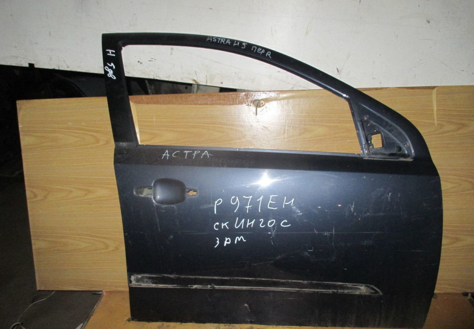 Дверь передняя правая  Opel Astra H (скл-3)