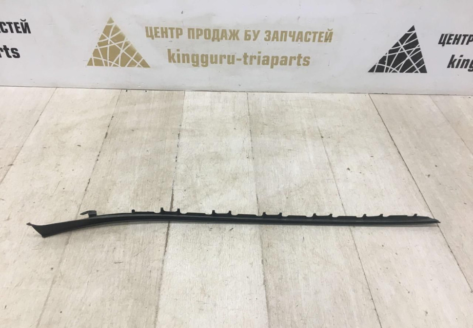 Молдинг лобового стекла левый BMW X1 F48 OEM 51317350609
