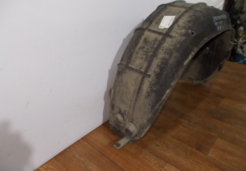 Подкрылок задний левый бу Skoda Octavia A7 OEM 5E0810969
