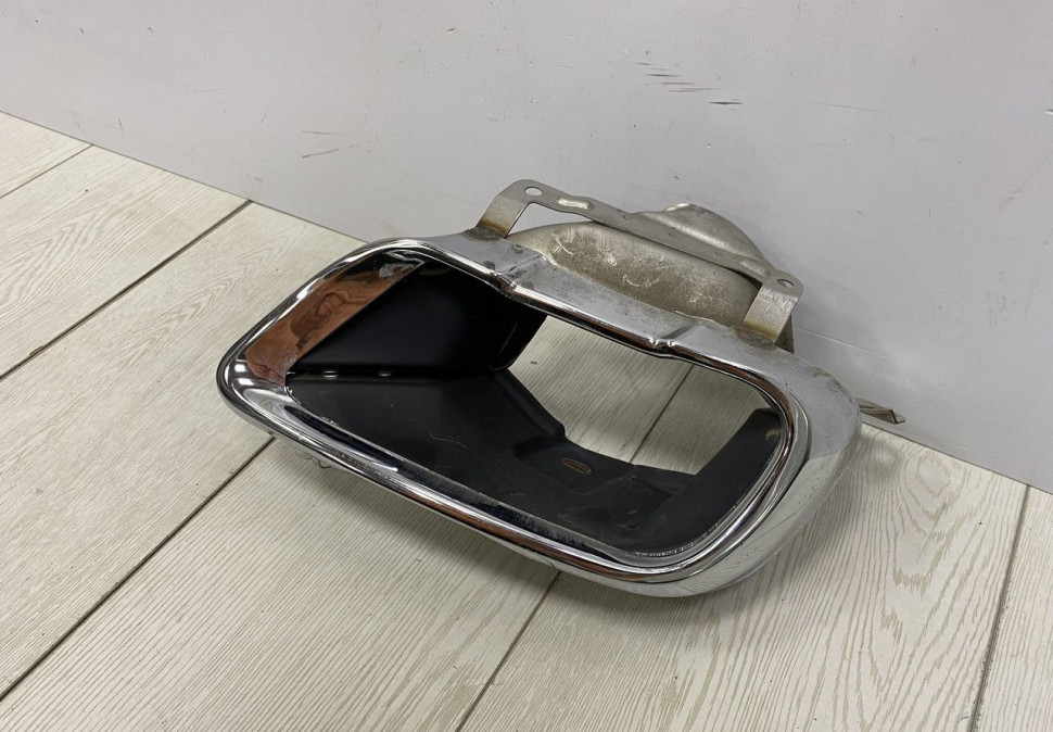Насадка глушителя левая BMW X5 G05 M-Pack OEM 51128074189 Насадка глушителя левая BMW X5 G05 M-Pack OEM 51128074189