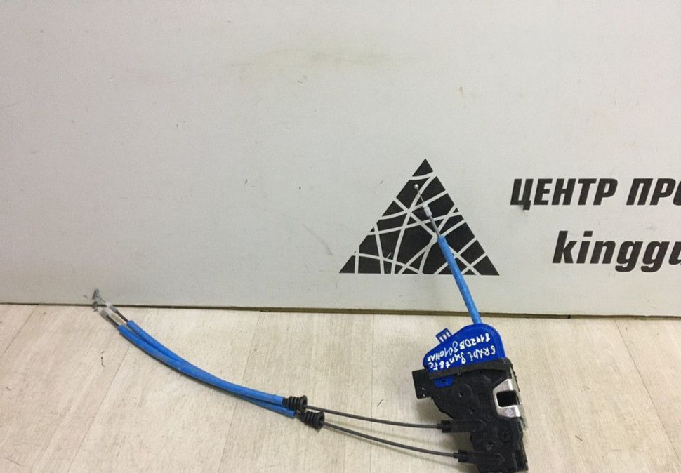Замок двери задний правый Hyundai Grand Santa Fe 3 oem 81420B8010