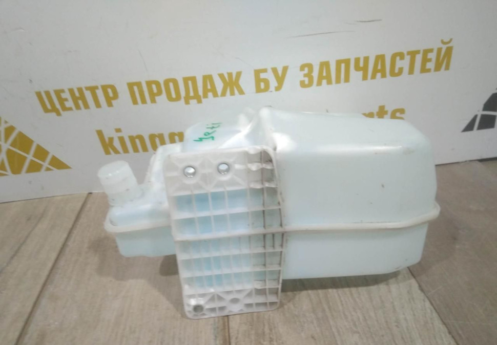 Бачок омывателя бу Skoda Yeti OEM 1K0955453Q Бачок омывателя бу Skoda Yeti OEM 1K0955453Q
