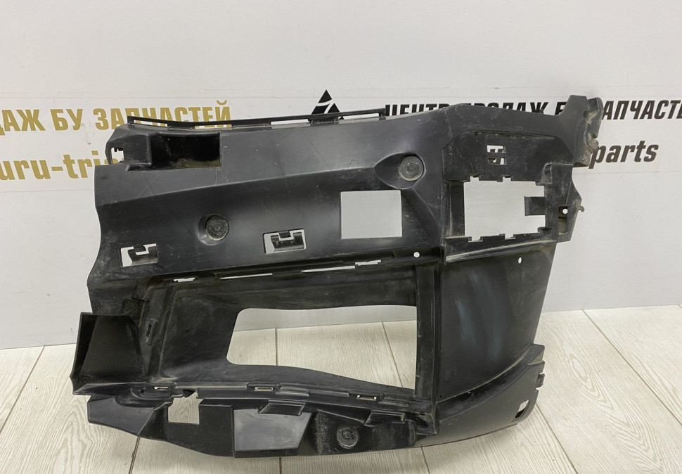 Кронштейн переднего бампера левый BMW 6 G32 M-Pack OEM 51118069713