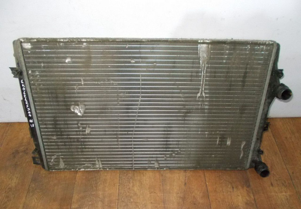 Радиатор охлаждения бу Skoda Octavia A5 (1.8) OEM 1K0121253AA