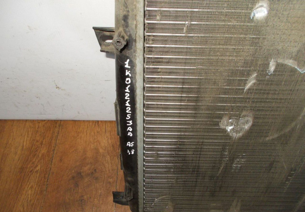 Радиатор охлаждения бу Skoda Octavia A5 (1.8) OEM 1K0121253AA