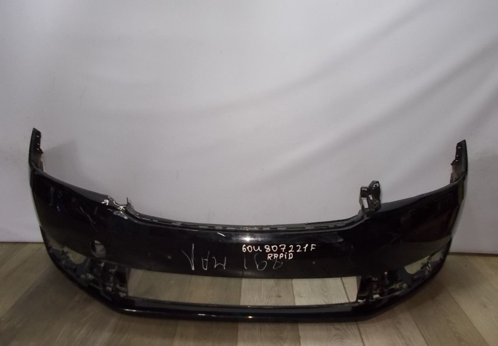 Бампер передний бу Skoda Rapid OEM 60U807221F