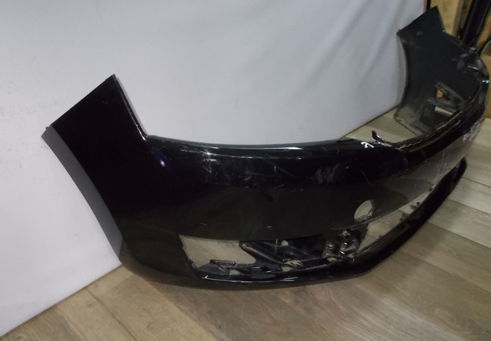 Бампер передний бу Skoda Rapid OEM 60U807221F