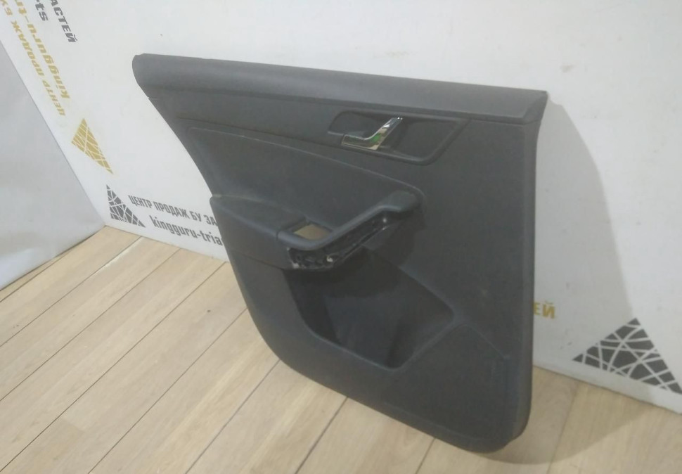 Обивка двери задняя левая бу Skoda Rapid OEM 60U867023 H