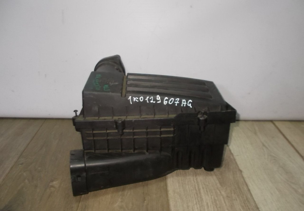 Корпус воздушного фильтра бу Skoda Yeti (1,8) OEM 1k0129607AG