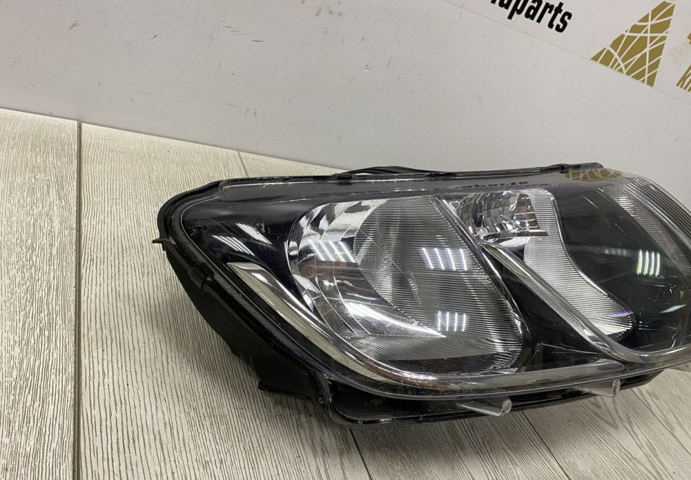 Фара правая Renault Logan 2 OEM 260106223R