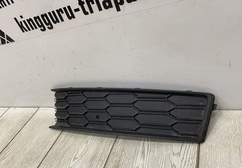 Решетка бампера правая Skoda Rapid 2 OEM 60U807682A
