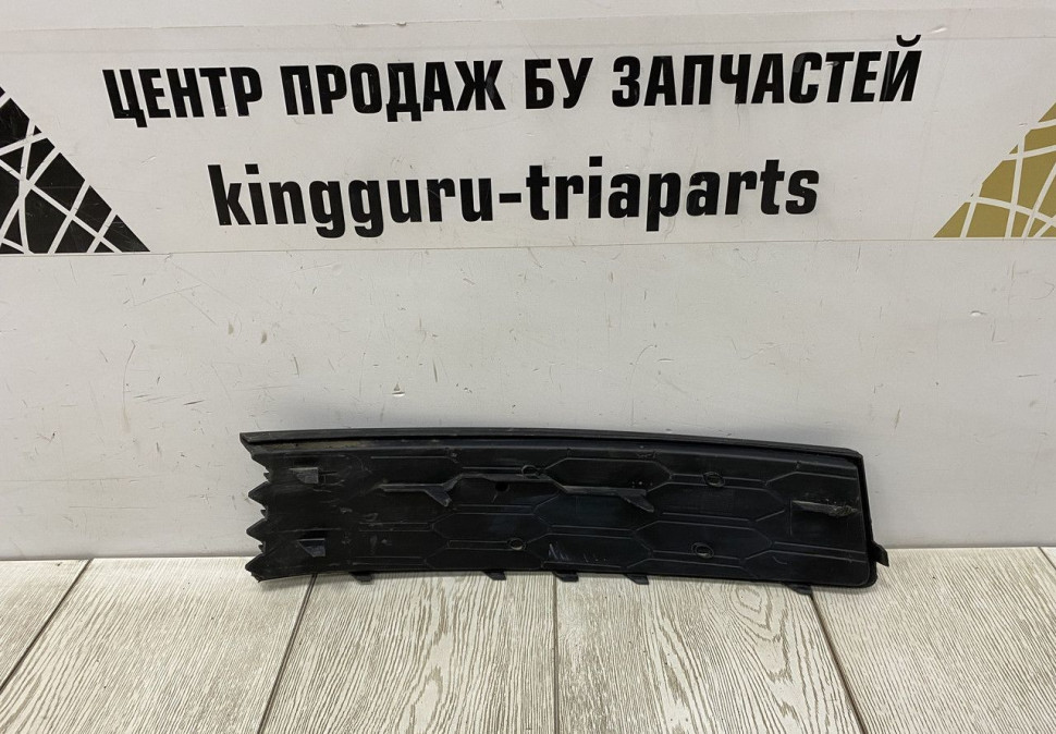 Решетка бампера правая Skoda Rapid 2 OEM 60U807682A