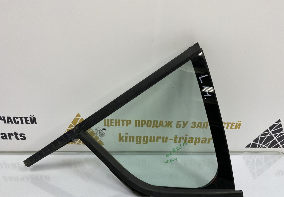 Стекло глухое задней левой двери Skoda Octavia A7 (2017) OEM 5E5845213