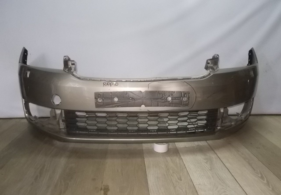 Бампер передний бу Skoda Rapid OEM 60U807221F (В)