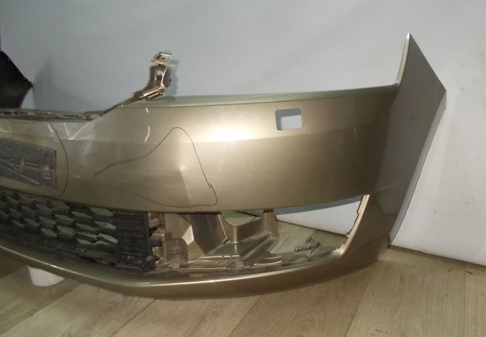 Бампер передний бу Skoda Rapid OEM 60U807221F (В)
