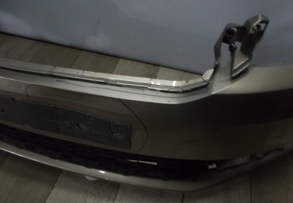 Бампер передний бу Skoda Rapid OEM 60U807221F (В)