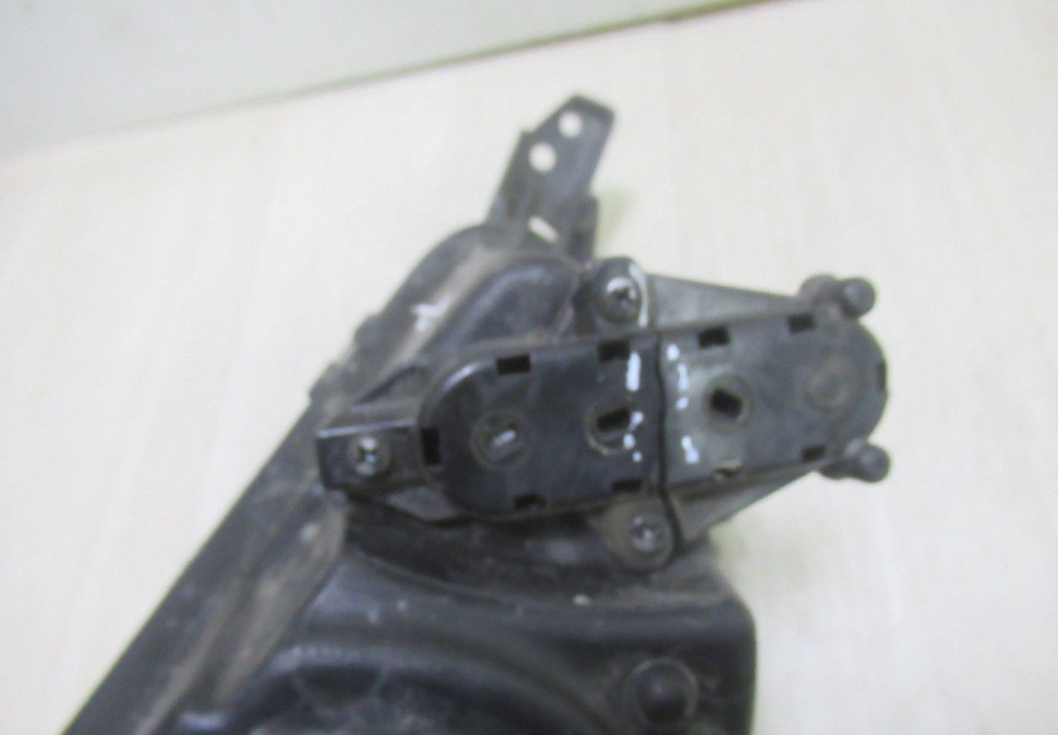 Противотуманная передняя правая Hyundai Tucson 3 oem 92202d7000 (слом. 1 крепл.)(трещ)