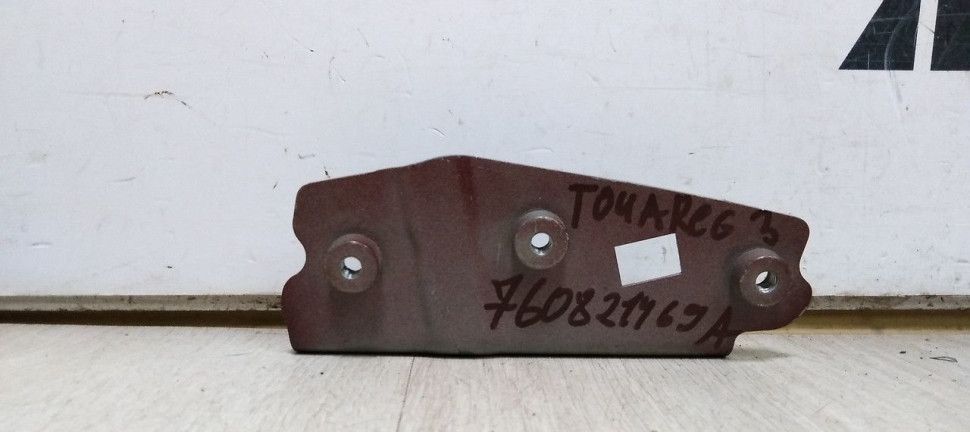 Кронштейн Volkswagen Touareg 3 oem 760821469A