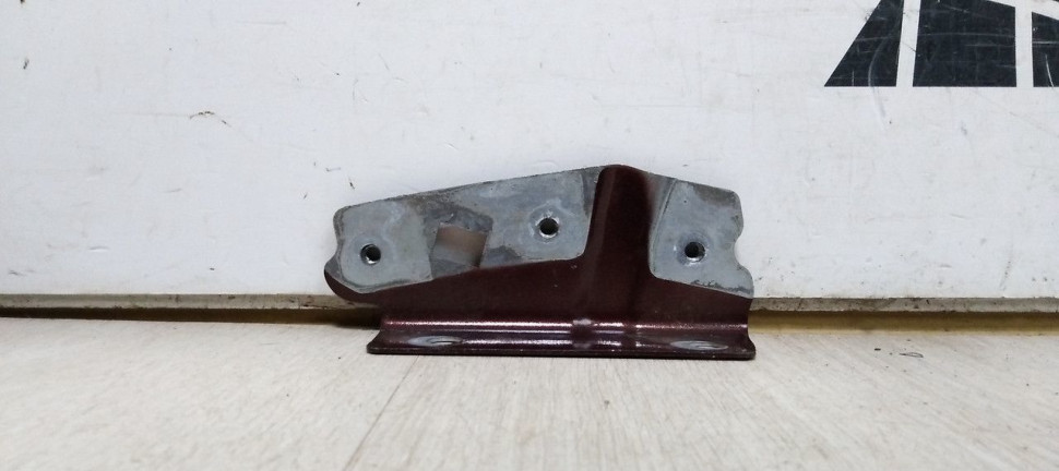 Кронштейн Volkswagen Touareg 3 oem 760821469A Кронштейн Volkswagen Touareg 3 oem 760821469A