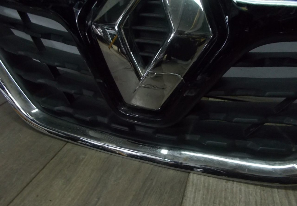 Решетка радиатора бу Renault Kaptur OEM 623103985R