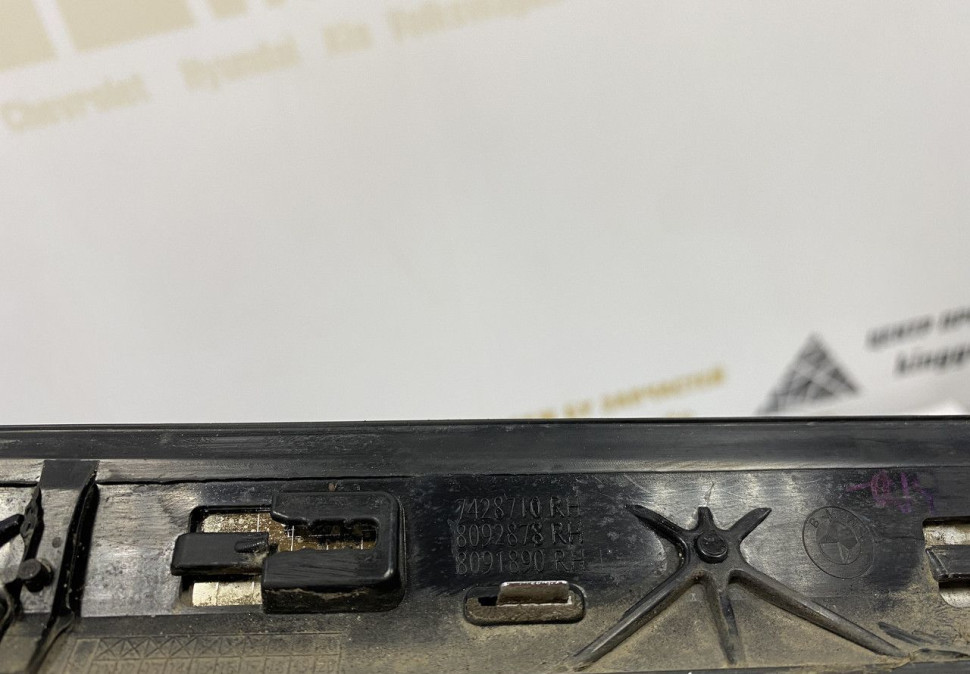 Молдинг двери задний правый нижний BMW X7 G07 OEM 7428710 Молдинг двери задний правый нижний BMW X7 G07 OEM 7428710