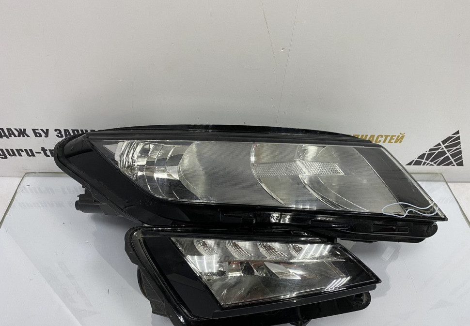 Фара галоген правая Skoda Kodiaq OEM 566941016B (скл-3)